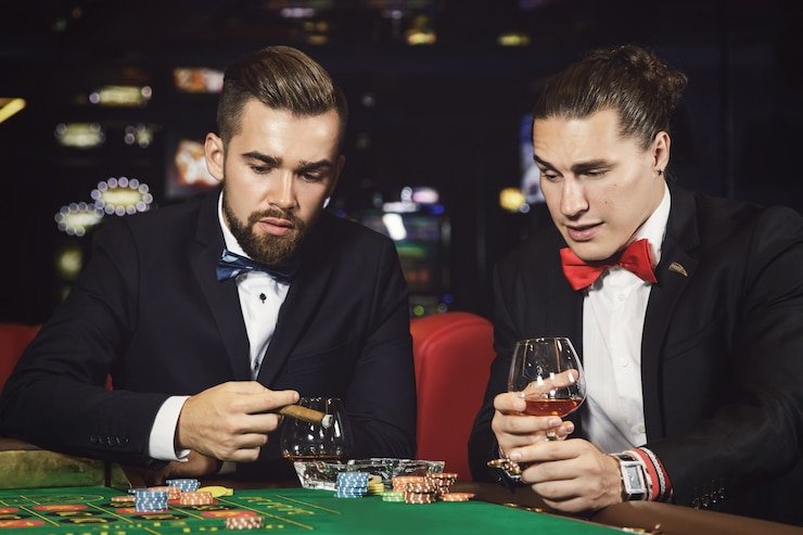 Antarmuka aplikasi mobile bintang judi menampilkan meja roulette langsung